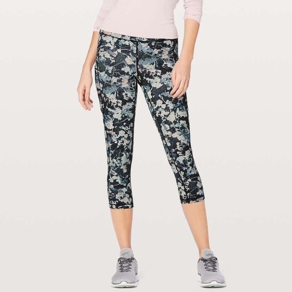 Lululemon Speed Up Crop 21" Leggings Tights in Spring Bloom Multi - Size 6 - Picture 1 of 16